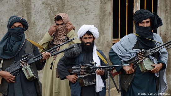 الجارديان : تقدم حركة طالبان في أفغانستان تزامن مع عودة القوات البريطانية إلى بلادها