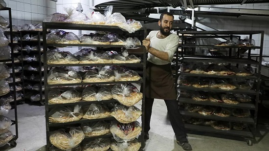 الحكومة اللبنانية تحدد سعر ووزن ربطة الخبز