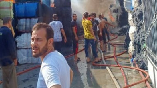 السيطرة على حريق هائل نشب بمصنع غزل ونسيج بمدينة بالعاشر من رمضان
