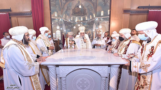 البابا تواضروس يترأس تدشين كنيسة الرسولين بطرس وبولس بالنوبارية