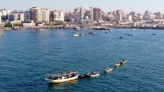 إسرائيل تسمح بتوسيع مساحة الصيد البحري في قطاع غزة إلى 12 ميلا بحريا