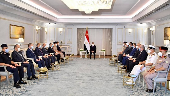 السيسي يجتمع برئيس الوزراء وقيادات الدولة بمقر الرئاسة بمدينة العلمين الجديدة