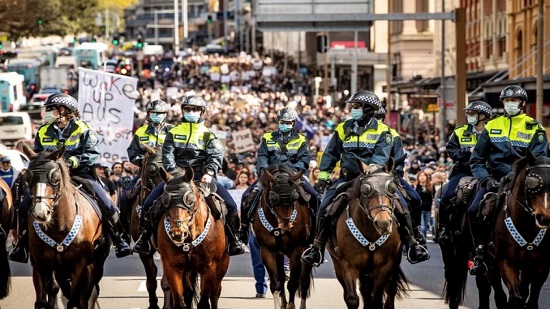توجيه تهم القسوة على الحيوانات لمتظاهرين بأستراليا خلال الاحتجاجات المناهضة للإغلاق