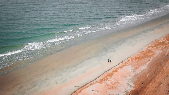 رجل ينجرف إلى الشاطئ أثناء محاولته الركض من فلوريدا إلى برمودا داخل 