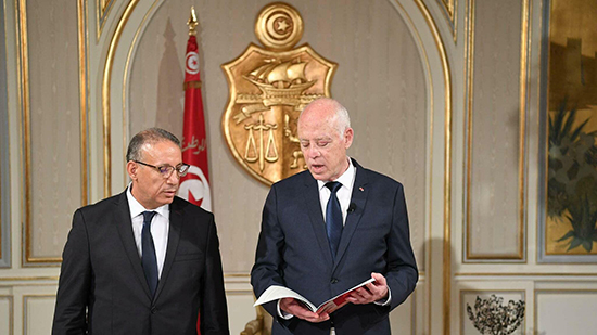 لوموند : قرارات قيس سعيد جاءت بعد غرق تونس في أزمة سياسية جانب تضررها بشدة من ذروة قاتلة لكورونا