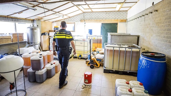 الكشف عن أكبر مختبر للمخدرات الصناعية في هولندا