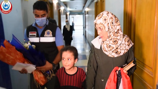  وزيرة الصحة تستجيب لاستغاثة الطفلة الفلسطينية (بيان) المصابة بمرض جلدي نادر وتبدأ العلاج بمصر (فيديو)
