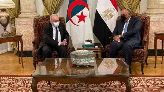  وزير الخارجية الجزائري: نستثمر كل الفرص لتكريس سبل التشاور والتنسيق مع مصر 