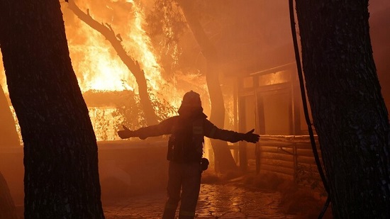 اليونان.. مخاوف من امتداد الحرائق