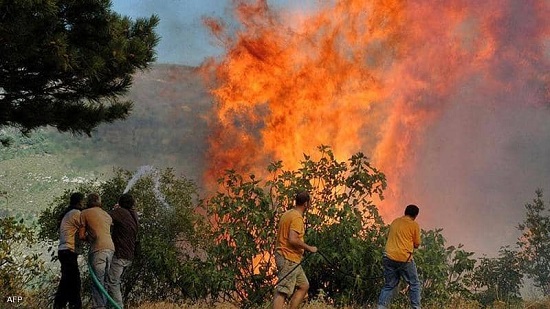 حريق بمنطقة بيلوبونيز بجنوب اليونان بالقرب من أولمبيا
