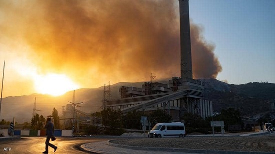 إخماد حريق بمحطة طاقة تركية وسط استمرار حرائق الغابات