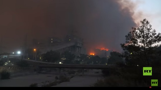 بالفيديو.. الحرائق تحاصر محطة للطاقة الحرارية بغرب تركيا