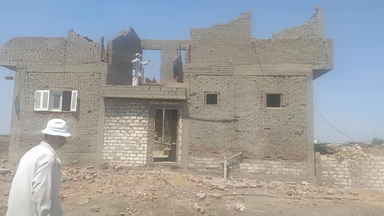 تنفيذ إزالة دور علوي  ومبنى منشأ حديثا في بور سعيد في إطار إزالة التعديات و مخالفات البناء
