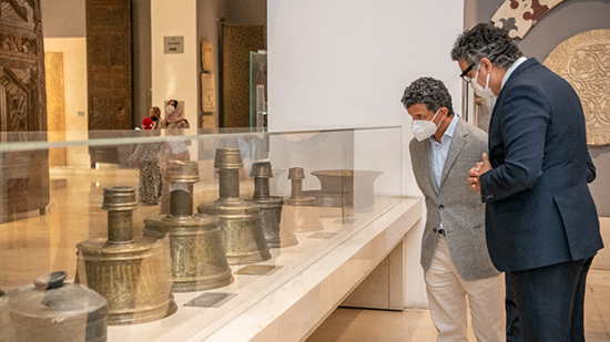 بالصور.. وزير السياحة السعودي يزور متحف الفن الإسلامي