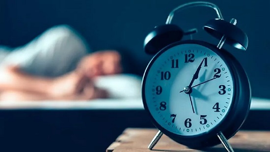 دراسة تكشف خطورة النوم أقل من 6 ساعات في الليلة