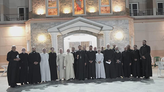 الأنبا باخوم يجتمع بكهنة الإيبارشية البطريركية الكاثوليكية 