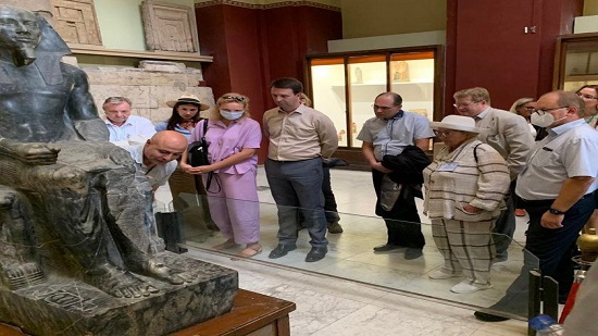 المتحف المصري بالتحرير يستضيف وفد رفيع المستوى من المعهد المتحد للعلوم النووية