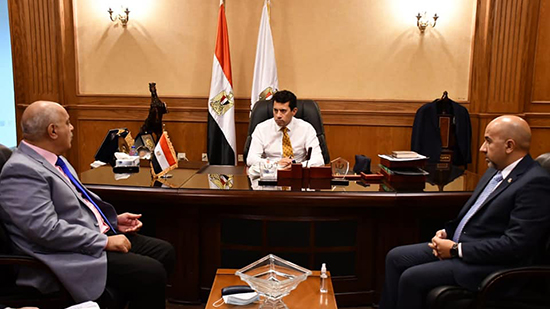 وزير الرياضة يناقش استعدادات استضافة مصر لبطولة العالم للرماية 