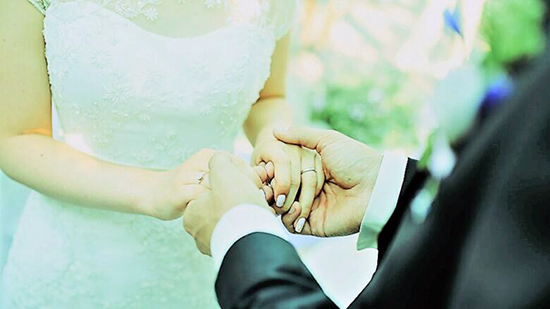 توفر وظيفة للعريس وتتكفل بمصروفات الزفاف.. دولة أوروبية تقدم تسهيلات للزواج من نسائها