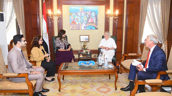 السفيرة نبيلة مكرم: نثمن جهود هولندا في رعاية الجالية المصرية ونتطلع لعقد اتفاقيات ثنائية في مجال الهجرة والجاليات