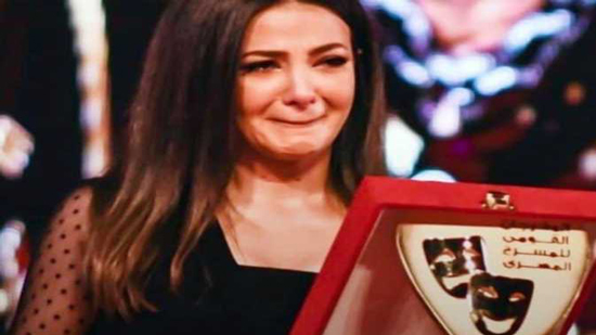 رامي رضوان يدعم دنيا سمير غانم بعد بكائها لحظة تكريم اسمي والديها الراحلين