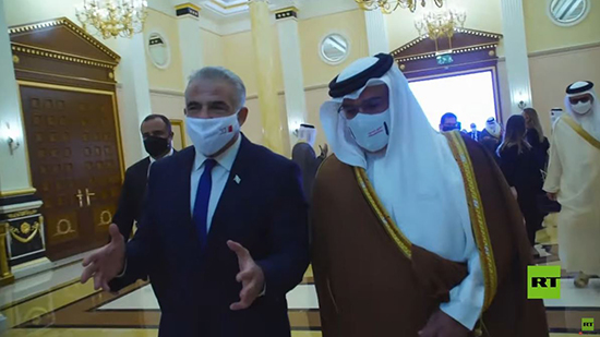 فيديو .. ملك البحرين وولي عهده يستقبلان وزير الخارجية الإسرائيلي