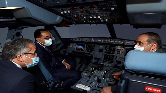  رئيس الوزراء يستعرض مع وزير الطيران مستجدات إعادة هيكلة قطاع الطيران المدني 