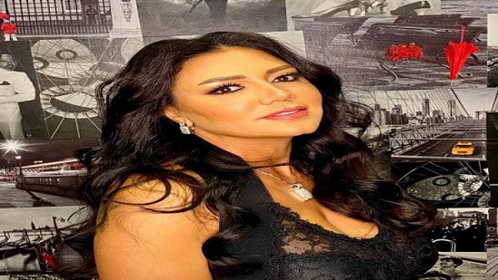 فيديو- رانيا يوسف تشوق جمهورها من الجونة: «تفتكروا الفستان الجاى لونه إيه؟»