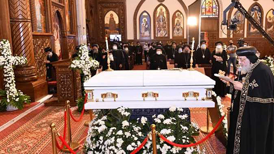 البابا تواضروس يترأس جنازة الانبا كاراس  
