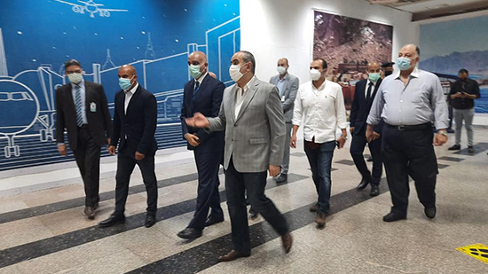 وزير الطيران المدنى يتفقد مطاري القاهره و شرم الشيخ