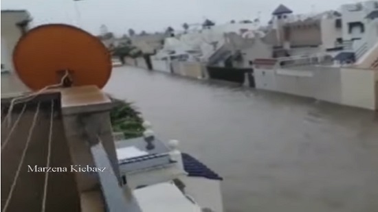  شاهد.. فيضانات عارمة تجتاح مدينة إسبانية