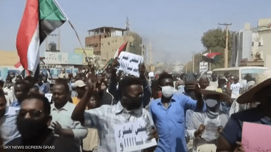 محتجون سودانيون