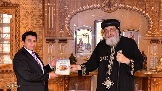  البابا تواضروس يستقبل سفير بوليفيا في مصر (صور)
