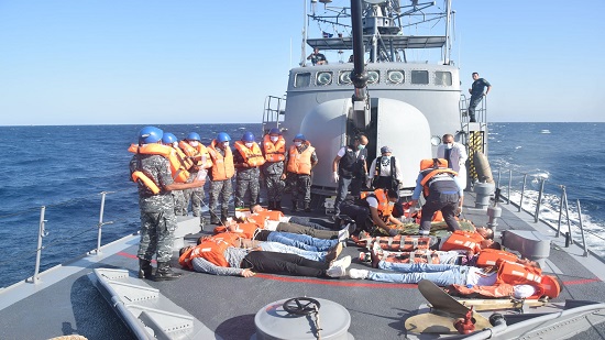 القوات المسلحة تنفذ تجربة لمحاكاة إنقاذ عبارة ‏غارقة علي متنها 175 فرد