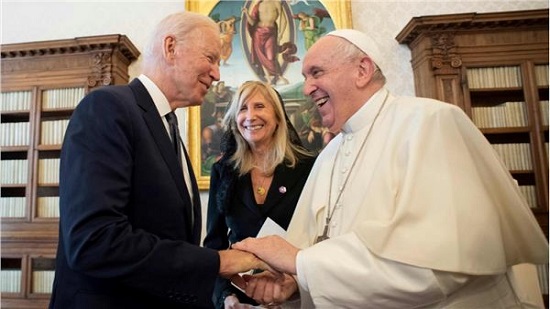  البابا فرنسيس يستقبل الرئيس الأمريكي بايدن