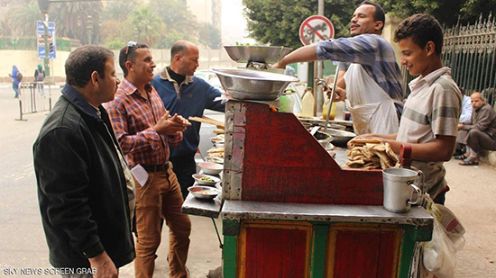 الفول وجبة أساسية للمصريين