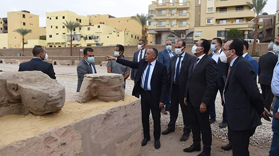 رئيس الوزراء يتفقد منطقة أعمال الحفائر والاكتشافات الأثرية بطريق الكباش