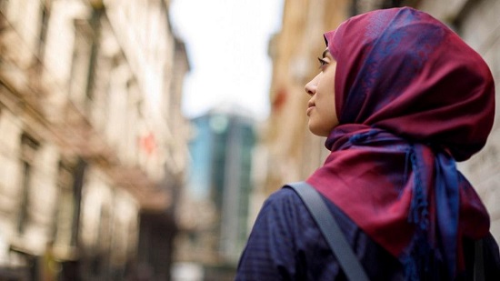 الإكراه على فعل الفضيلة «رذيلة».. عالم أزهري: لا يجوز إجبار المرأة على «ارتداء الحجاب»