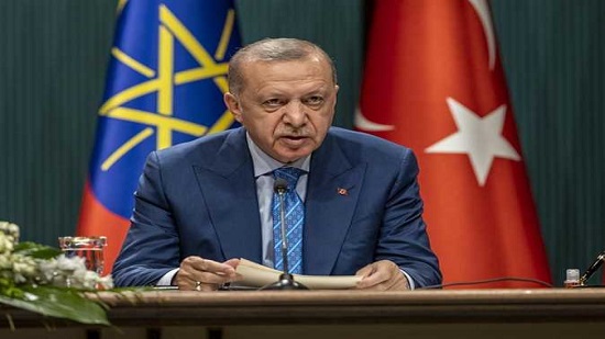  أردوغان يقيل وزير المالية بعد انهيار الليرة