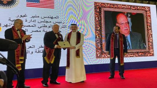  فوز منير غبور بجائزة فخر العرب بدبى لدوره فى احياء التراث المصرى