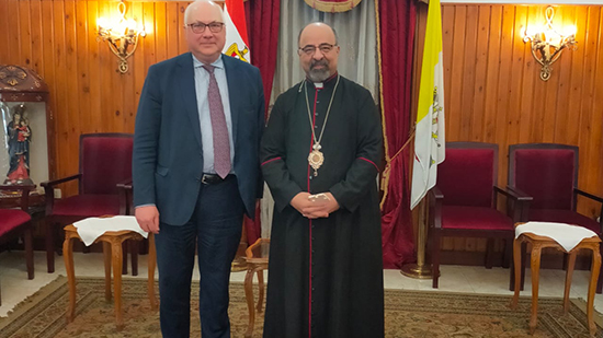 بالصور.. بطريرك الأقباط الكاثوليك يستقبل السفير الفرنسي بمصر