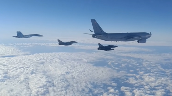 مقاتلات الجيش الروسي تبعد طائرات فرنسية وامريكية عن حدود موسكو 