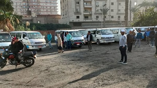 نقل موقف السرفيس بين شارعي الهرم وفيصل إلى ساحة سنترال المريوطية