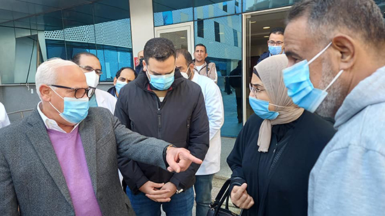 محافظ بورسعيد يتفقد مستشفي السلام الدولي