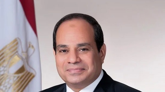 السيسي يوقع النسخة الأولى من الوثيقة الكاملة لإنجازات مصر