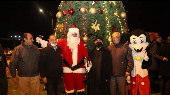 اضاءة شجرة عيد الميلاد في مدينة الزرقاء