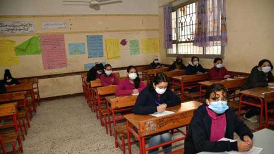 التعليم تكشف حقيقة تخصيص لجان امتحانات للطلاب المصابين بفيروس كورونا