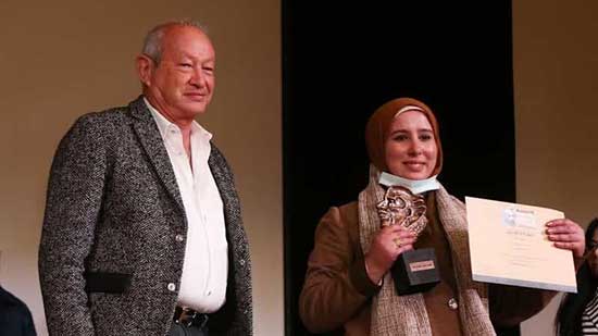 نجيب ساويرس يسلم جائزة أحمد فؤاد نجم