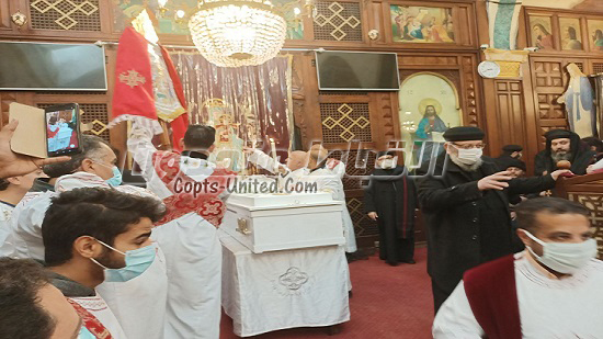 استقبال جثمان مينا عبد السيد بالزغاريد بكنيسة العذراء بالعمرانية