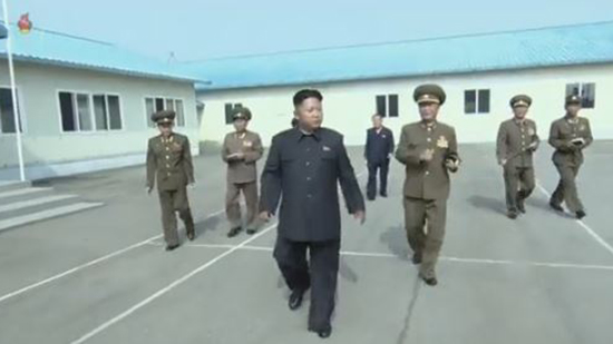 فيديو يظهر الزعيم الكوري الشمالي وهو يعرج